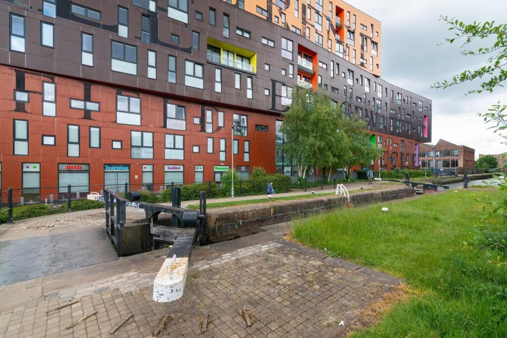 Apartment Superhost - Beautiful Canal Facing Manchester